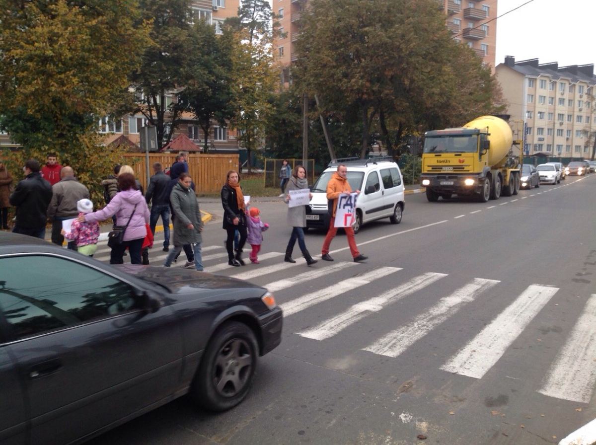 Обурені власники квартир ЖК Янтарний перекрили дорогу з вимогою подати газ