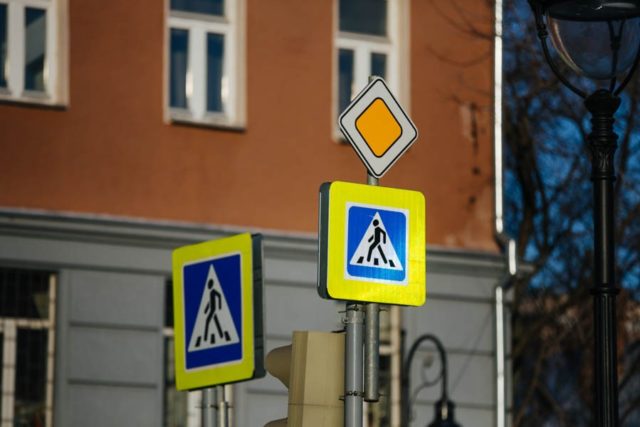 В Ірпені хочуть підсвітити знаки пішохідних переходів
