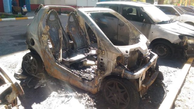 На Пасху в Ірпені вщент згорів автомобіль