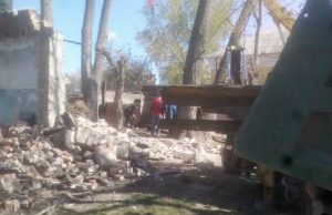 На Склозаводській знесли проблемну будівлю