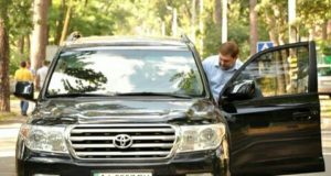 У Бучанського депутата викрали авто