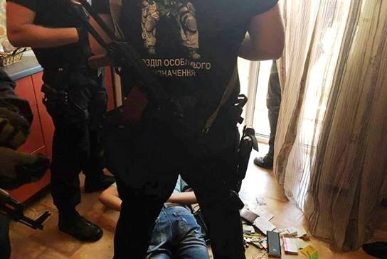 Рейдерське захоплення квартири в Бучі: Прокуратура не підтримала затримання зловмисників