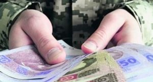 Міноборони з вересня 2017-го збільшить виплати військовим в зоні АТО