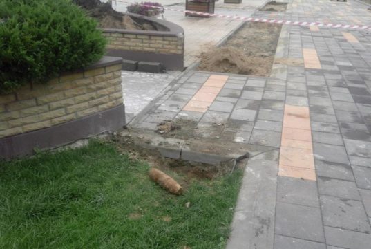 У Бучі по вулиці Енергетиків у ході земляних робіт викопали снаряд часів Другої світової війни