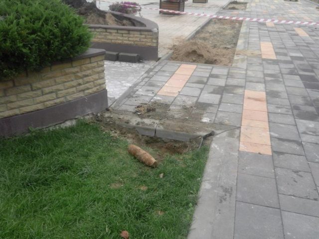 У Бучі по вулиці Енергетиків у ході земляних робіт викопали снаряд часів Другої світової війни