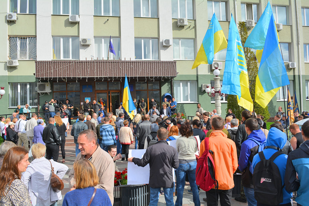 ÐÐ° Ð¼ÑÑÐ¸Ð½Ð³ Ð¿ÑÐ¾ÑÐ¸ ÐÐ°ÑÐ¿Ð»ÑÐºÐ° Ð² ÐÑÐ¿ÐµÐ½Ñ Ð²Ð¸Ð¹ÑÐ»Ð¾ Ð²Ð¿'ÑÑÐµÑÐ¾ Ð±ÑÐ»ÑÑÐµ Ð»ÑÐ´ÐµÐ¹, Ð½ÑÐ¶ Ð½Ð° Ð¹Ð¾Ð³Ð¾ Ð¿ÑÐ´ÑÑÐ¸Ð¼ÐºÑ Ð¿ÑÐ´ Ð¿ÑÐ¾ÐºÑÑÐ°ÑÑÑÐ¾Ñ