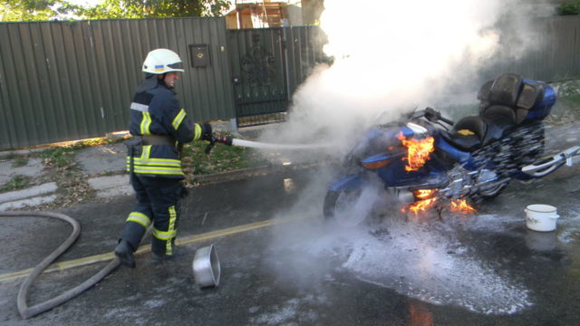 Рятувальники ліквідували пожежу приватного мотоцикла «BMW»