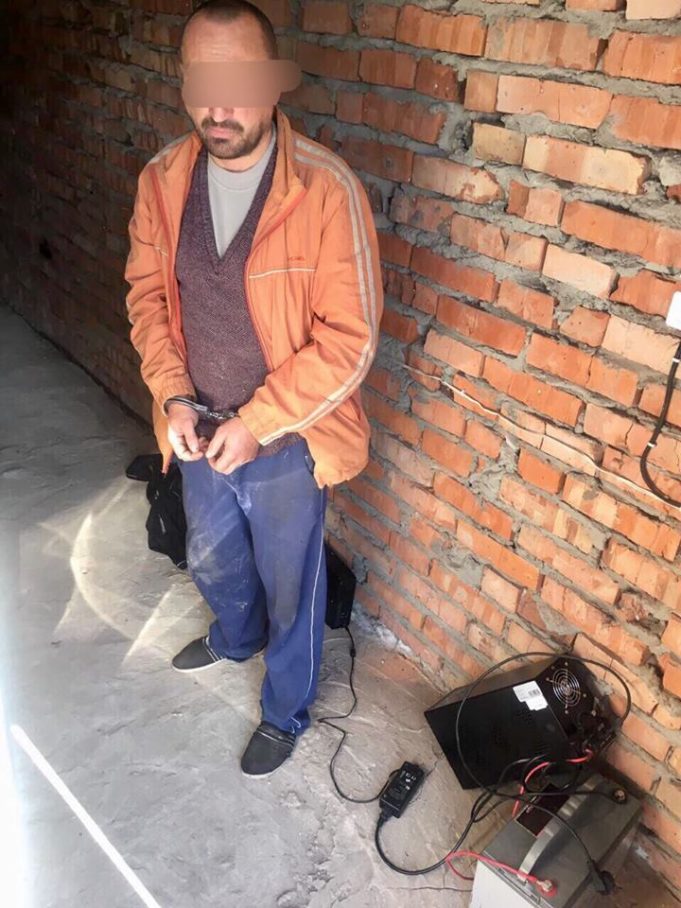 До складу організованої злочинної групи затриманих автокрадіїв входили колишні правоохоронці