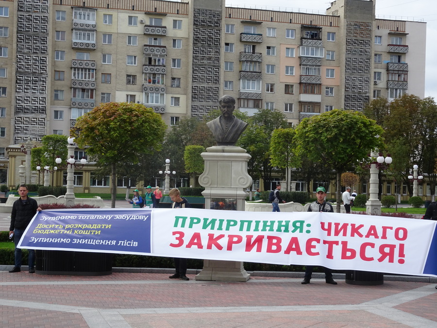 ÐÐ° Ð¼ÑÑÐ¸Ð½Ð³ Ð¿ÑÐ¾ÑÐ¸ ÐÐ°ÑÐ¿Ð»ÑÐºÐ° Ð² ÐÑÐ¿ÐµÐ½Ñ Ð²Ð¸Ð¹ÑÐ»Ð¾ Ð²Ð¿'ÑÑÐµÑÐ¾ Ð±ÑÐ»ÑÑÐµ Ð»ÑÐ´ÐµÐ¹, Ð½ÑÐ¶ Ð½Ð° Ð¹Ð¾Ð³Ð¾ Ð¿ÑÐ´ÑÑÐ¸Ð¼ÐºÑ Ð¿ÑÐ´ Ð¿ÑÐ¾ÐºÑÑÐ°ÑÑÑÐ¾Ñ