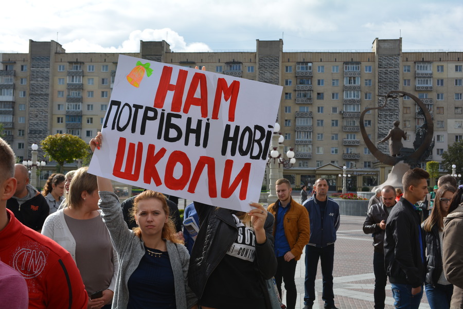 ÐÐ° Ð¼ÑÑÐ¸Ð½Ð³ Ð¿ÑÐ¾ÑÐ¸ ÐÐ°ÑÐ¿Ð»ÑÐºÐ° Ð² ÐÑÐ¿ÐµÐ½Ñ Ð²Ð¸Ð¹ÑÐ»Ð¾ Ð²Ð¿'ÑÑÐµÑÐ¾ Ð±ÑÐ»ÑÑÐµ Ð»ÑÐ´ÐµÐ¹, Ð½ÑÐ¶ Ð½Ð° Ð¹Ð¾Ð³Ð¾ Ð¿ÑÐ´ÑÑÐ¸Ð¼ÐºÑ Ð¿ÑÐ´ Ð¿ÑÐ¾ÐºÑÑÐ°ÑÑÑÐ¾Ñ