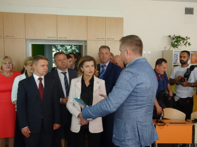 Перша леді України Марина Порошенко завітала до Бучанської ЗШ №3, де навчаються діти з особливими освітніми потребами
