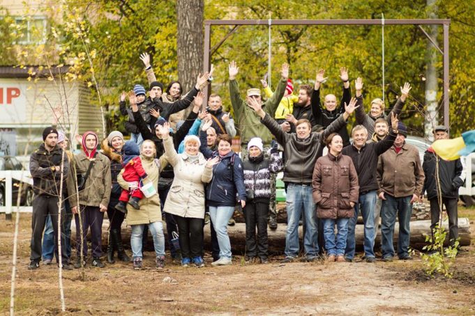 Акція "Посади своє дерево" в сквері Героїв Небесної сотні