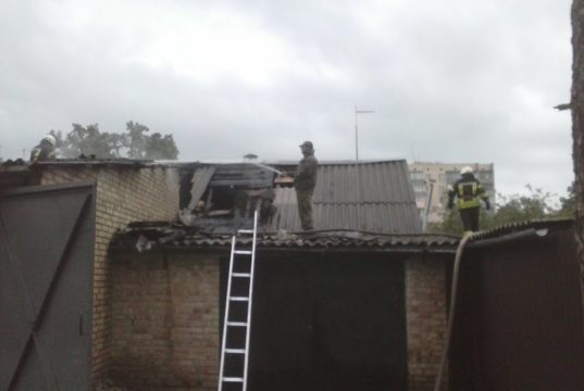 В Ірпені рятувальники загасили пожежу, що сталася у господарчій будівлі