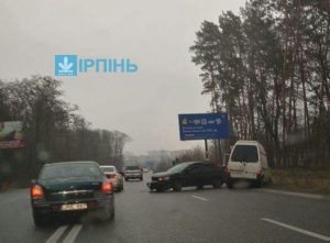 Перша ожеледиця призвела до численних аварій у Приірпінні