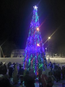 У Приірпінні на День Святого Миколая засяяли головні новорічні ялинки