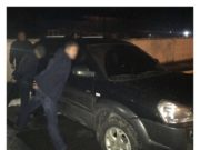 У Бучі поліція затримала озброєних ножем іноземців, які скоїли розбійний напад на власника “Мерседеса”