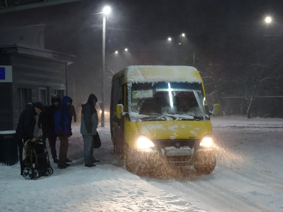 Як ірпінські комунальники долають сніговий циклон