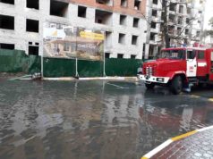 Рятувальники в Ірпені відкачали воду на затопленій території по вулиці Виговського