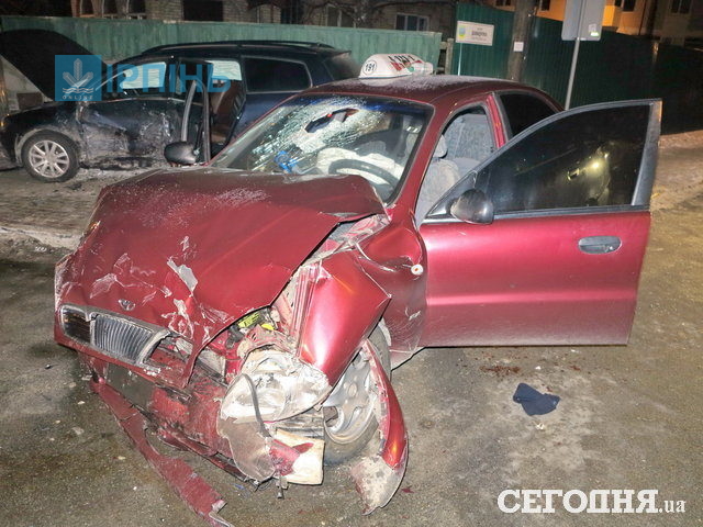 Страшна аварія в Ірпені: таксі влетіло в іномарку