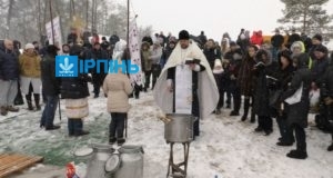 Водохреще: як благодатну купель у Бучі та в Гостомелі приймали