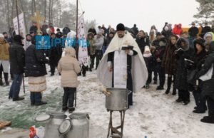 Водохреще: як благодатну купель у Бучі та в Гостомелі приймали