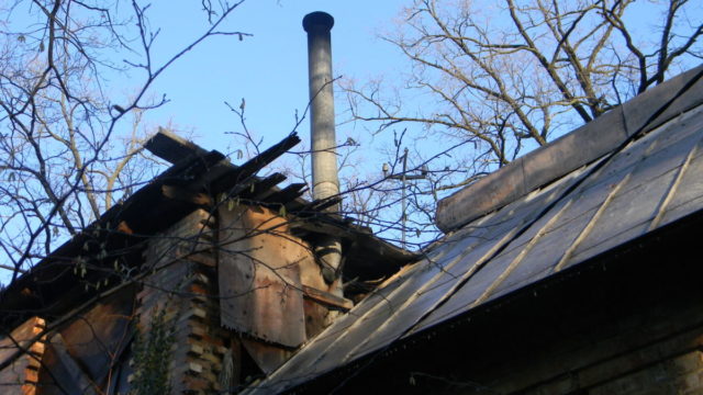 В Ірпені від пожежі рятували житловий будинок