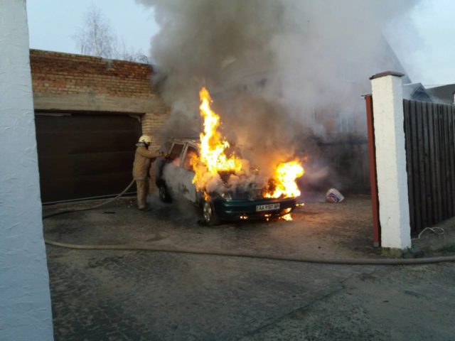 У Горенці вогнеборці ліквідовували пожежу приватного автомобіля