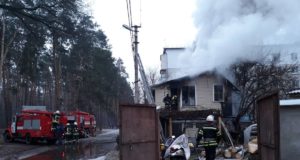 У Стоянці вогнеборці ліквідували загорання двоповерхівки