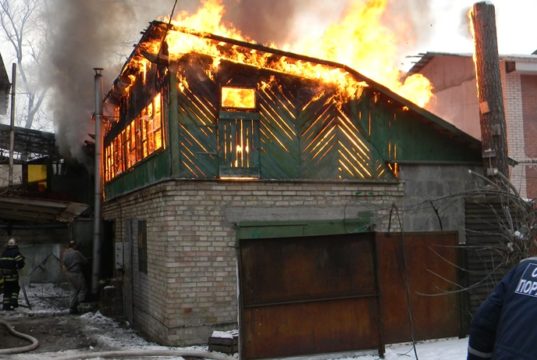 У Бучі горів мансардний поверх будівлі