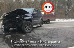 На Гостомельському шосе зіштовхнулися два автомобілі: унаслідок ДТП є постраждалі