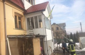У Стоянці рятували двоповерховий житловий будинок