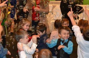 Вихованці гостомельського ЦРД «ВЕКТОР» зустріли весну і привітали матусь