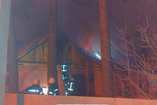 У Бучі сталася пожежа: рятувальники виявили у будинку тіло мертвого чоловіка