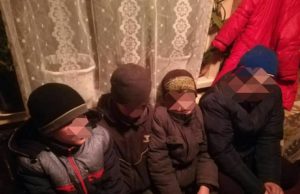 У Горенці поліція виявила чотирьох дітей, які залізли до занeдбаного будинку