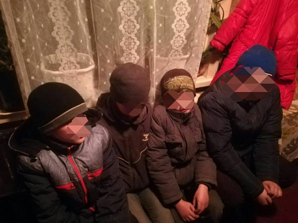 У Горенці поліція виявила чотирьох дітей, які залізли до занeдбаного будинку
