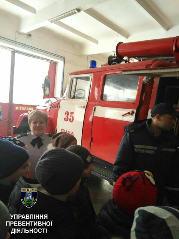 Поліція організувала для ірпінських школярів екскурсію до бучанської пожежної частини