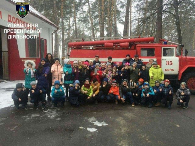 Поліція організувала для ірпінських школярів екскурсію до бучанської пожежної частини