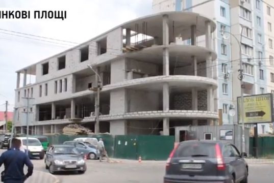 Колишня дружина мера Карплюка та його бізнес-партнерка “обростають” незаконною нерухомістю в Ірпені