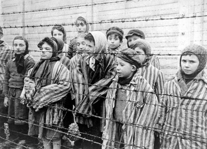 11 квітня — Міжнародний день визволення в’язнів фашистських концтаборів