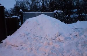 Наслідки погодного катаклізму в Ірпені: снігова каша, слизькі тротуари та калюжі на дорогах