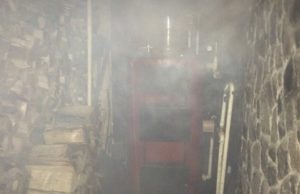 У Бучі рятувальники загасили пожежу, що сталася у господарчій будівлі