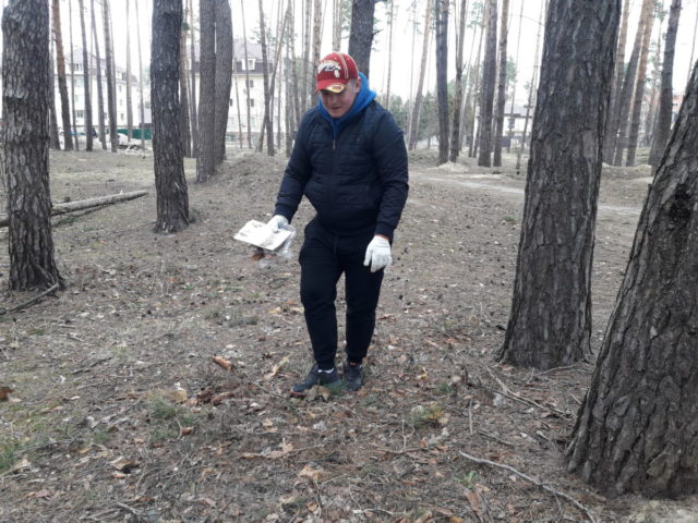 Жителі Ірпеня навели порядок у сквері по вул. Лісовій (фоторепортаж)