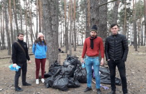 Жителі Ірпеня навели порядок у сквері по вул. Лісовій (фоторепортаж)