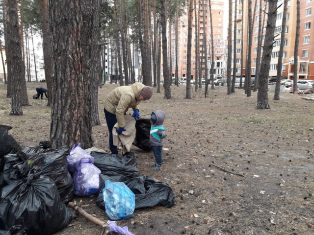 Жителі Ірпеня навели порядок у сквері по вул. Лісовій (фоторепортаж)