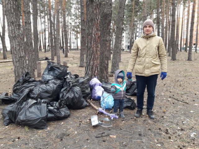 Жителі Ірпеня навели порядок у сквері по вул. Лісовій (фоторепортаж)