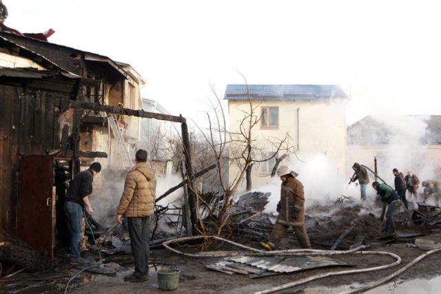 Родини, які постраждали у пожежі гуртожитку в Ірпені, потребують допомоги