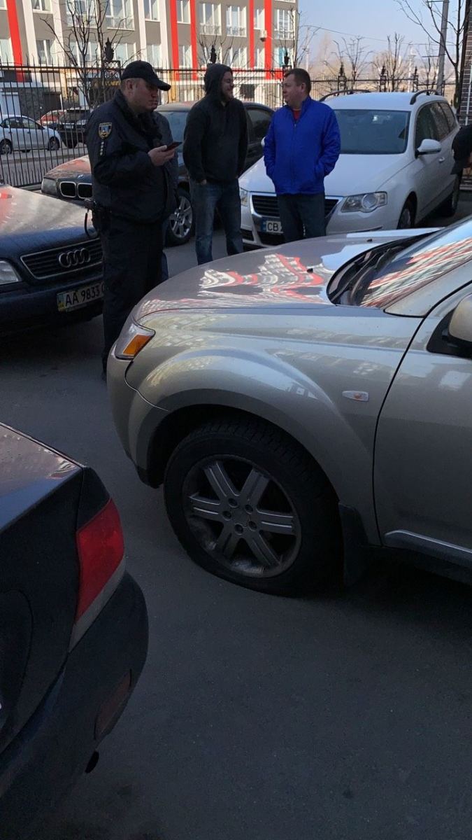 Активісту Володимиру Позиничу в Ірпені пошкодили автомобіль за виступи проти «Сарафану» та забудовників, пов’язаних із Карплюком