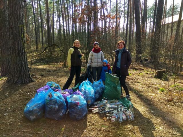 “Зроби Ірпінь чистим”: небайдужі жителі регіону долучилися до прибирання зелених зон