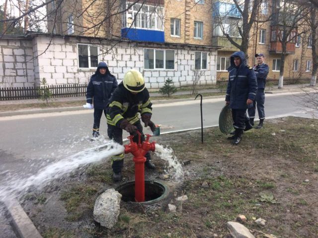 Ціна — людське життя: в Ірпені рятувальники перевіряли системи протипожежного водопостачання