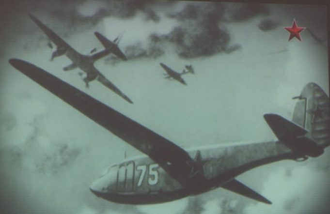 Віддати серце авіації: молодь зустрілася з військовим льотчиком Михайлом Чмиховим та переглянула фільм про конструктора Олега Антонова Віддати серце авіації: молодь зустрілася з військовим льотчиком Михайлом Чмиховим та переглянула фільм про конструктора Олега Антонова